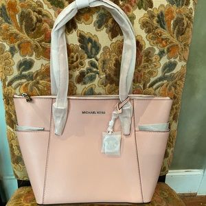 Brand new still in bag MK purse. Bought from Belks but never used